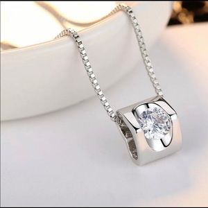 Fashion hollow heart round crystal necklace